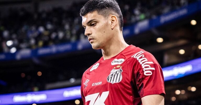 Gabriel Brazão fica fora do Santos por tempo indeterminado