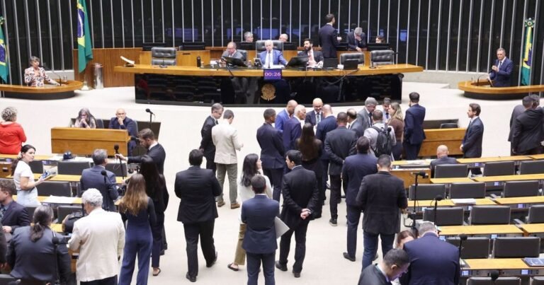 Deputados enriquecem até R$ 33 milhões e buscam reeleição