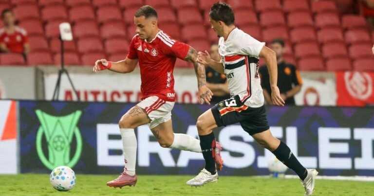 São Paulo enfrenta Internacional em duelo dos pressionados