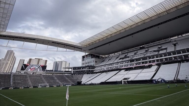Corinthians enfrenta Fluminense na Neo Química