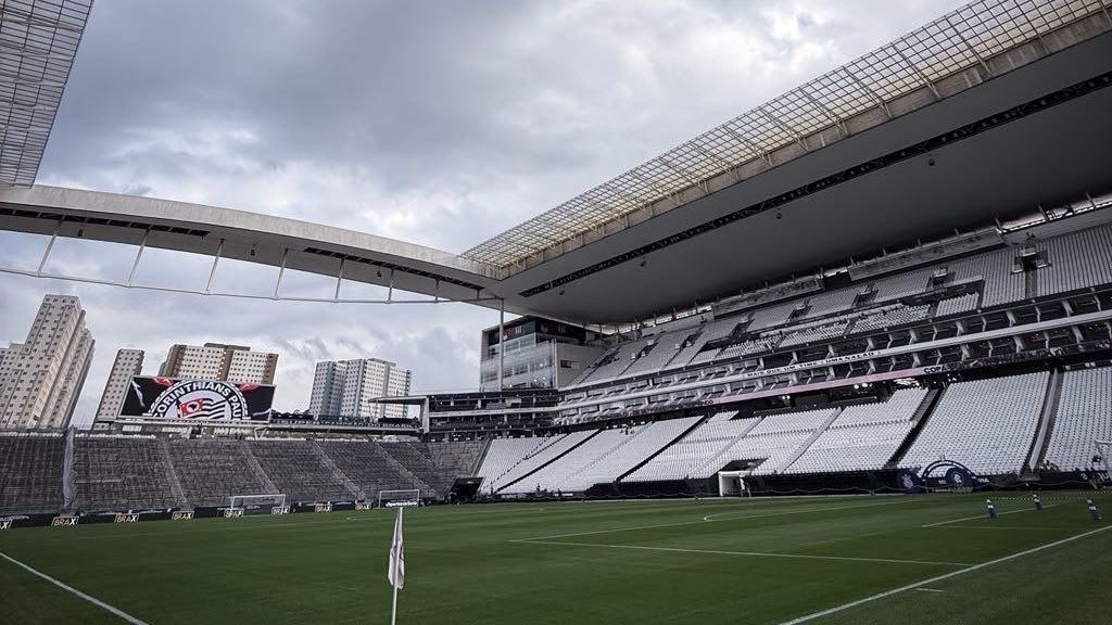 Corinthians enfrenta Fluminense na Neo Química