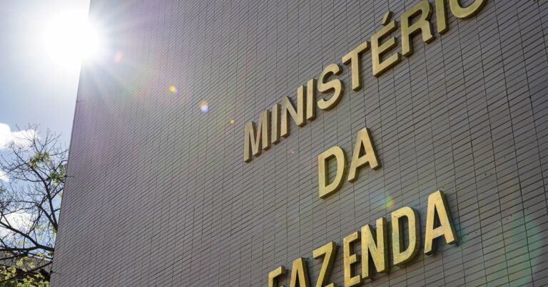IFI alerta risco de déficit fiscal