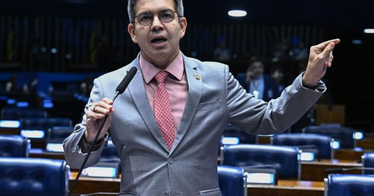 Senado adia votação da PEC 6×1 para outubro