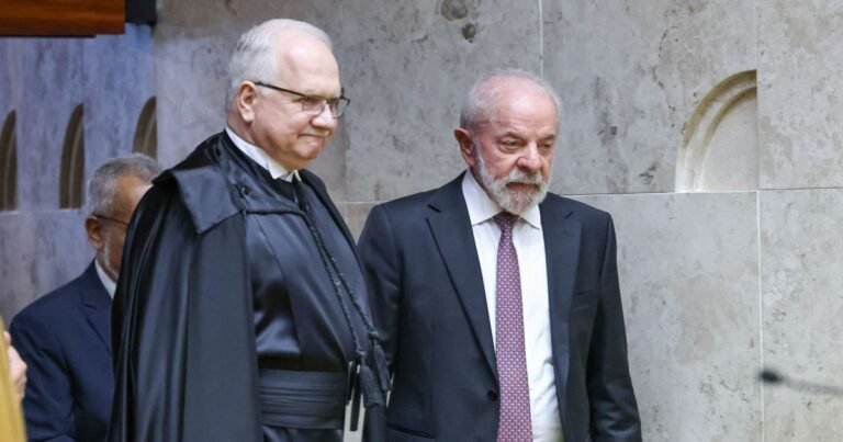 Lula discute crise política com presidente do STF