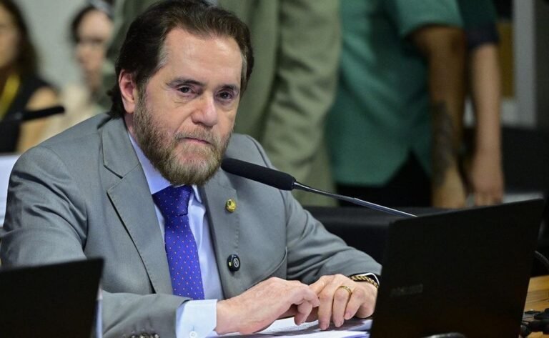 Plínio Valério concorre ao Senado