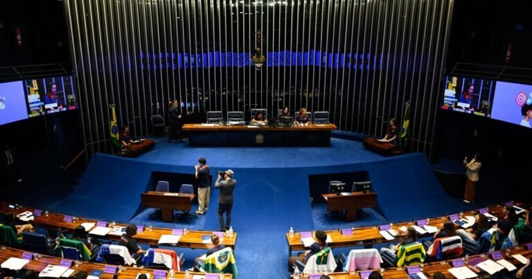 Senado adia votação da PEC 6×1, futuro incerto