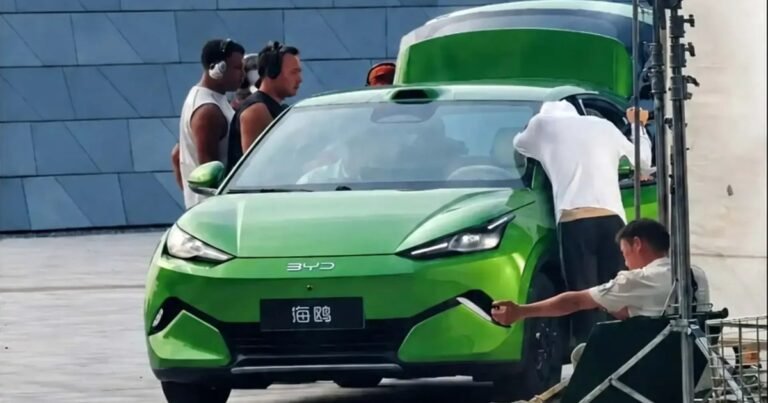 BYD exibe Dolphin Mini maior sem camuflagem