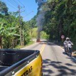 Veículo incendiado bloqueia trecho da Rio-Santos em Maresias