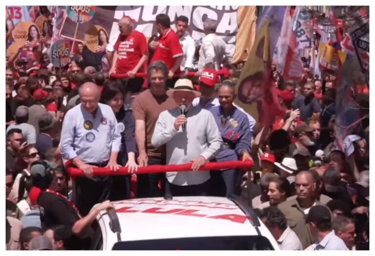 Lula lidera caminhada em São Miguel Paulista