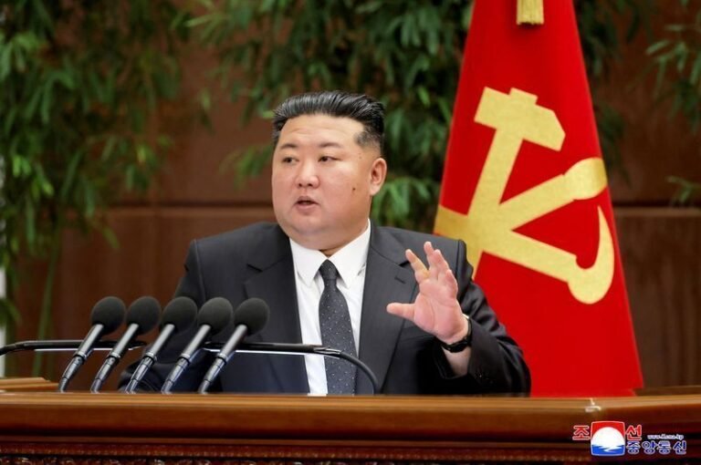 Coreia do Norte centraliza poder em Kim Jong Un