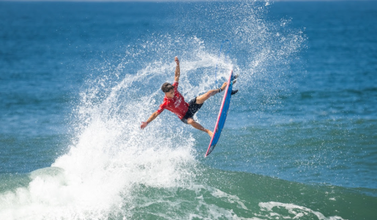 Kalani Robles fecha 28ª no Mundial Junior