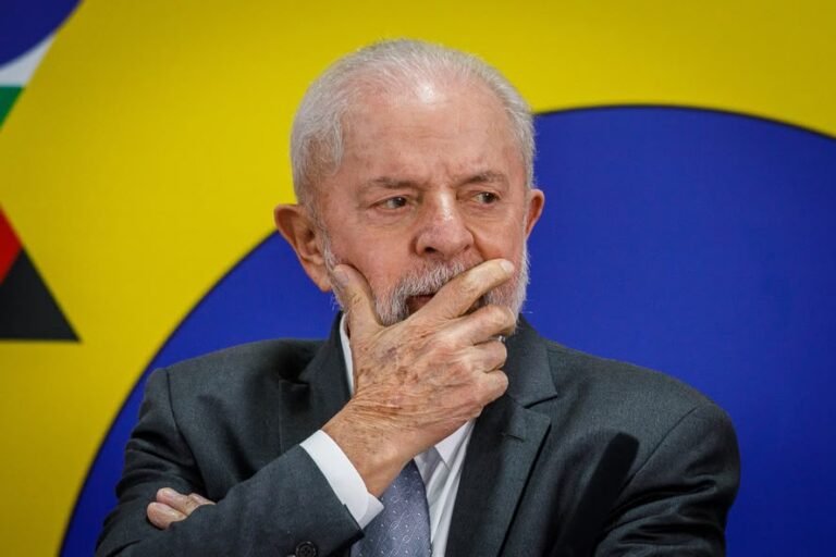 Governo adia reunião com clubes após ameaça de boicote