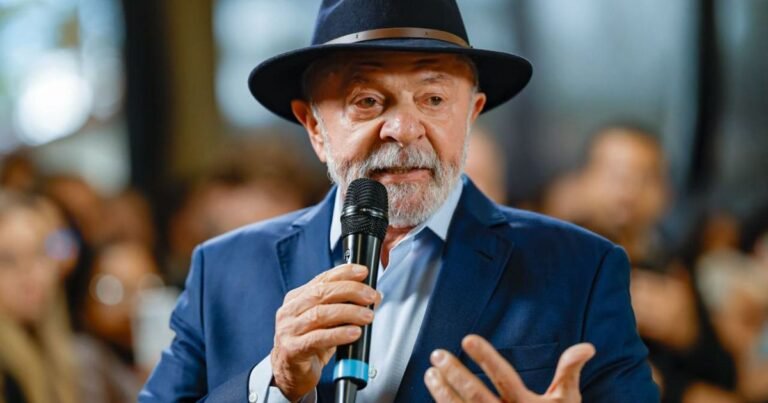 Lula concede entrevista a podcast durante debate