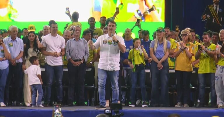 Flávio Bolsonaro avalia reforçar atos para turbinar Ruas