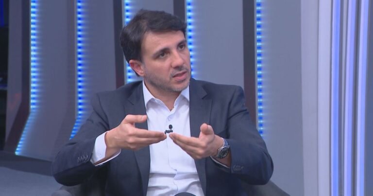 Renan Santos propõe nova Constituição ao Brasil