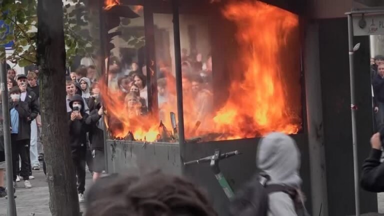 Polícia usa jatos d’água em protesto estudantil em Liège