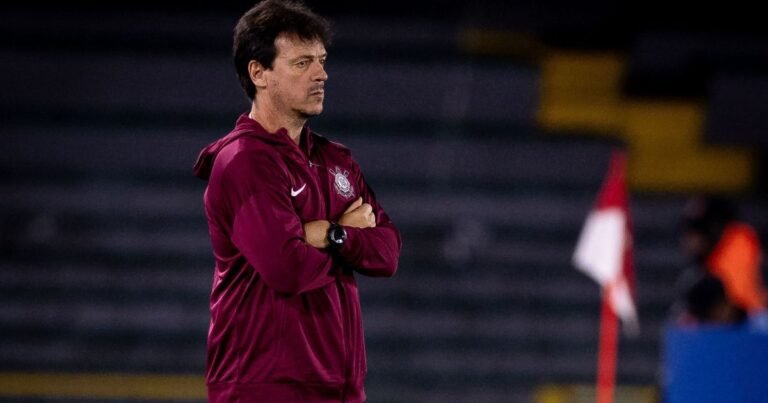 Corinthians demite Fernando Diniz após derrota