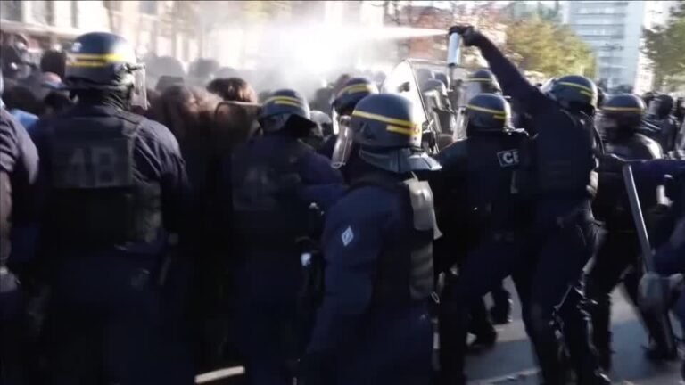 Polícia usa spray contra estudantes em Paris