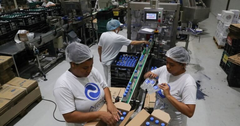 Produção industrial recua em dez regiões em agosto