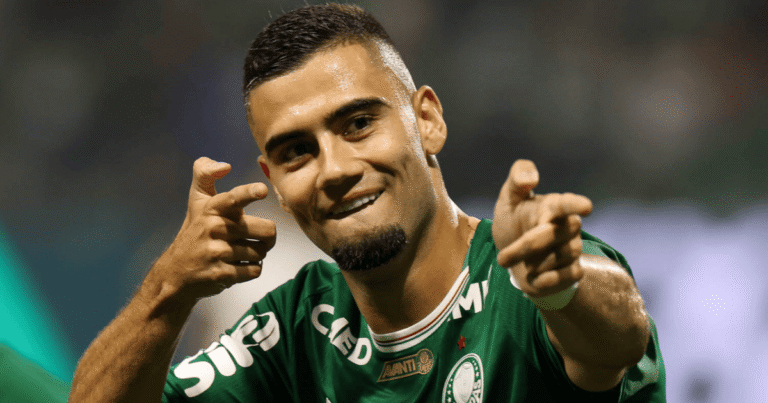 Andreas Pereira projeta dérbi com o Corinthians