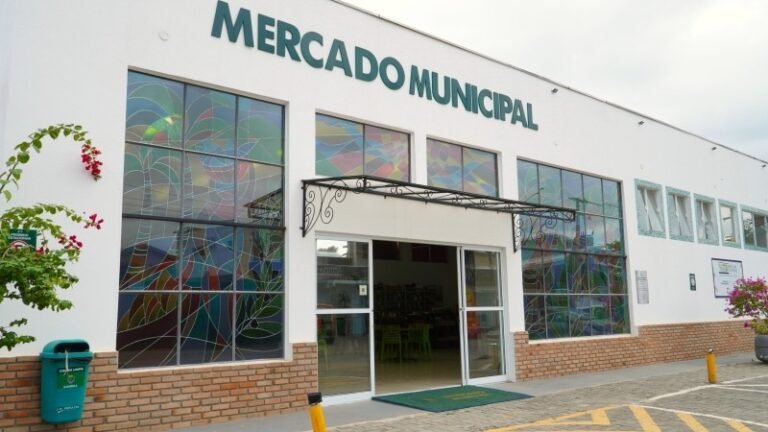 O Mercado Municipal de Ilhabela, conhecido como Mercadão