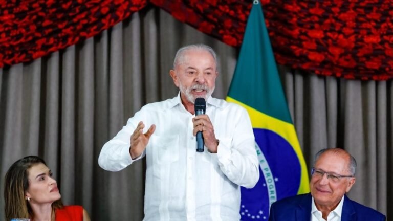 Lula tenta recuperar votos com viagens a SP