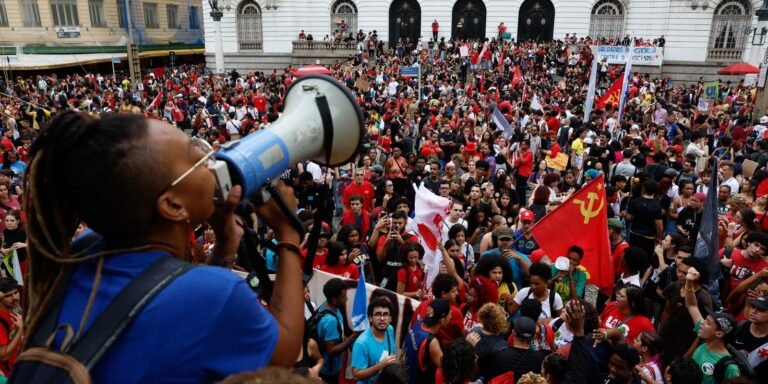 Estudantes realizam atos em apoio a Lula