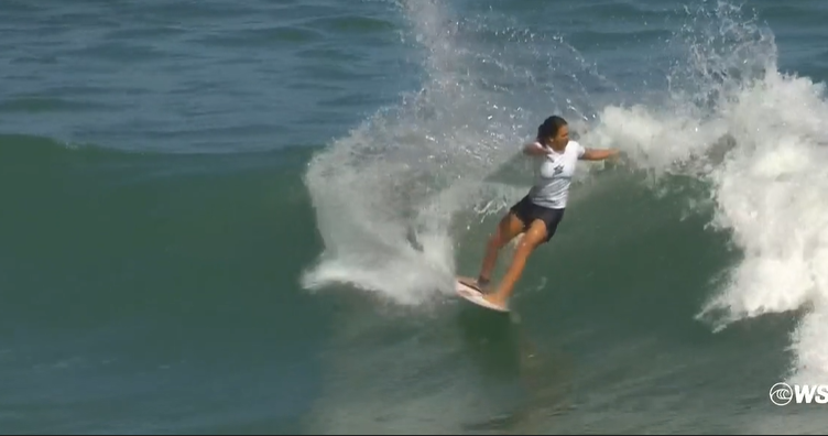 Surfistas brasileiras Sophia Medina e Laura Raupp se enfrentam