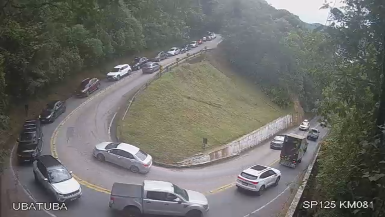 Rodovia Oswaldo Cruz tem trânsito intenso no sentido