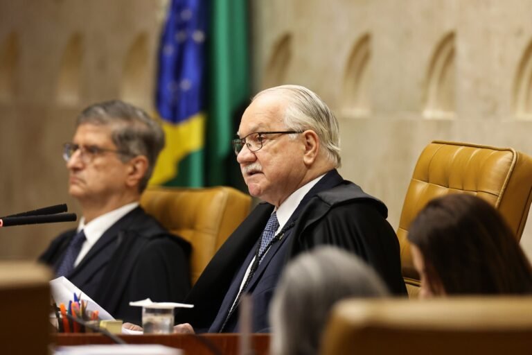 Fachin suspende caso Master e bloqueia pedidos