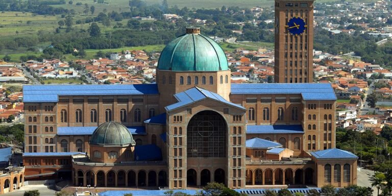 Santuário de Aparecida terá missas