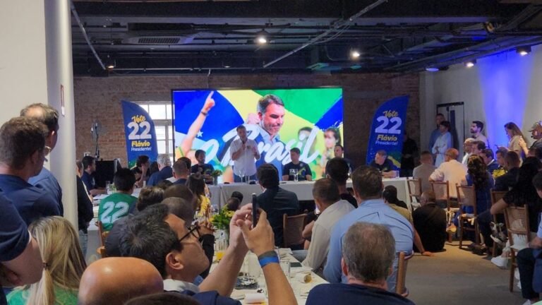 Flávio Bolsonaro diz que Lula não aprendeu nada