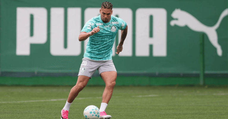 Paulinho relacionado para Palmeiras x Corinthians; veja situação