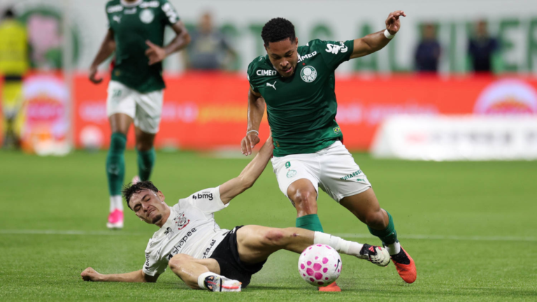 Palmeiras volta a marcar quatro gols em um Dérbi