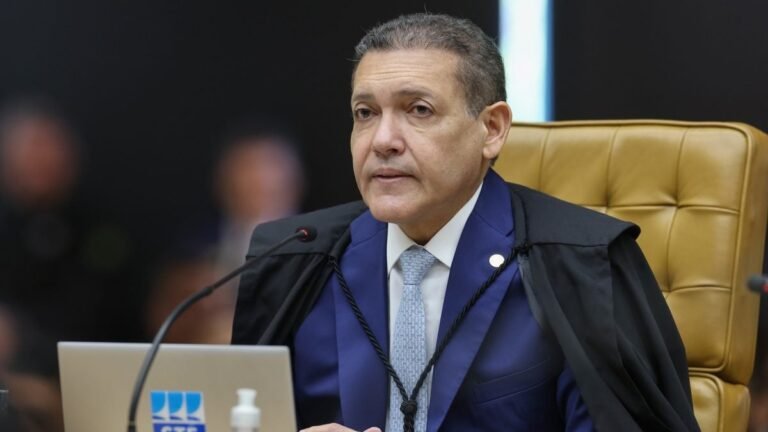 TSE agenda reunião com Lula e Flávio Bolsonaro