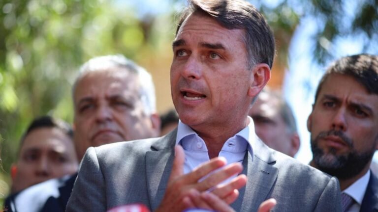 Flávio votará a favor do fim da escala