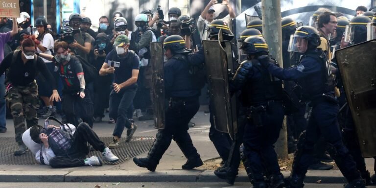 Adolescentes franceses fazem mais um dia de protestos
