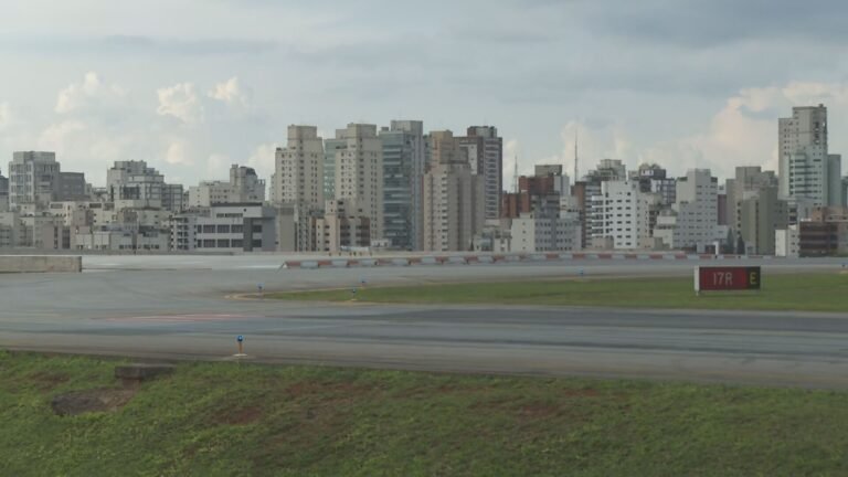 Azul investiga avião que decolou pouco antes