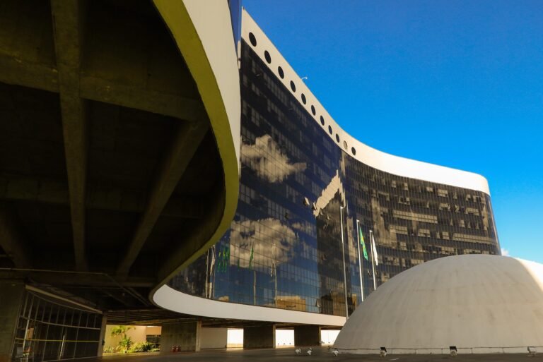 TSE derruba propagandas que associam Lula e Flávio Bolsonaro