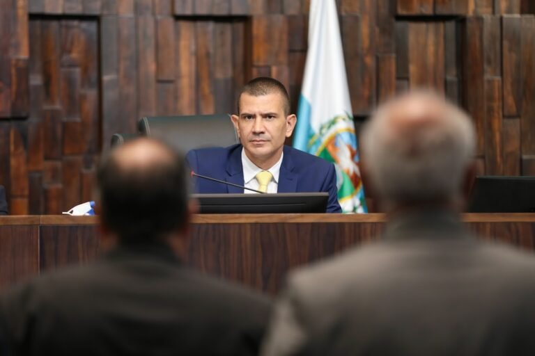 Douglas Ruas vai revisar orçamento de 2027 na Alerj