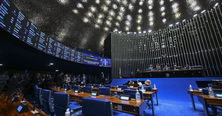Senado tenta aprovar PEC 6×1 em única sessão