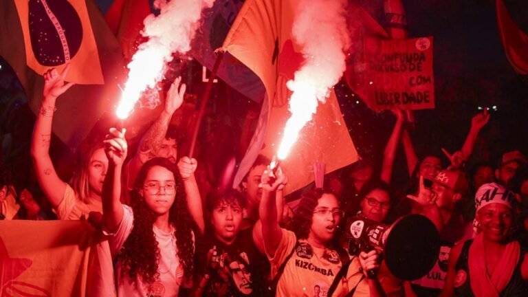 Estudantes de Brasília fazem ato contra Flávio