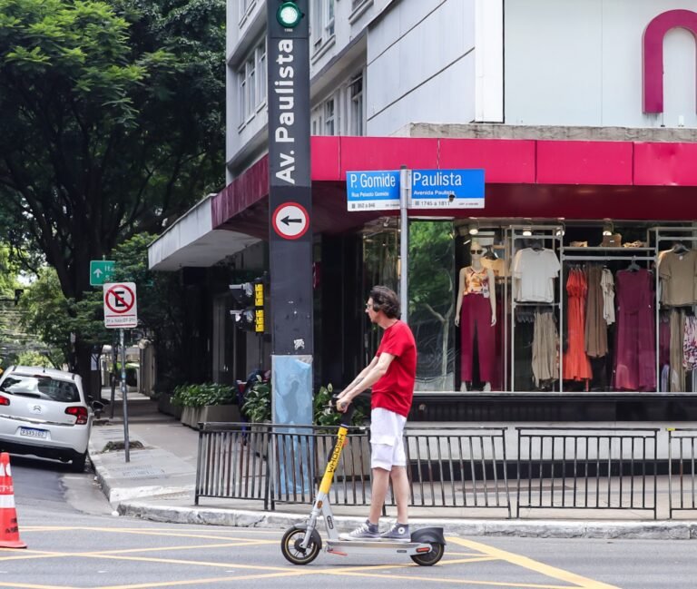 São Paulo inicia multas para bikes e patinetes elétricos