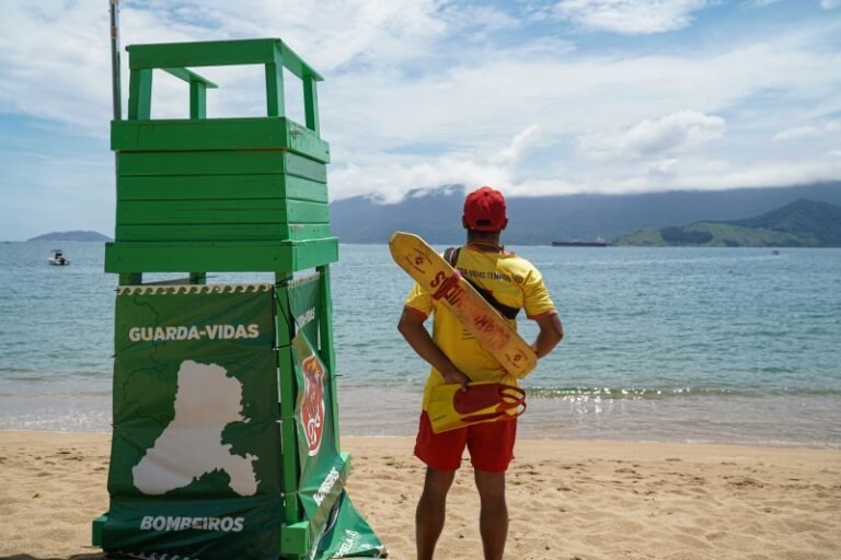 Prefeitura de Ilhabela abre 20 vagas para guarda-vidas