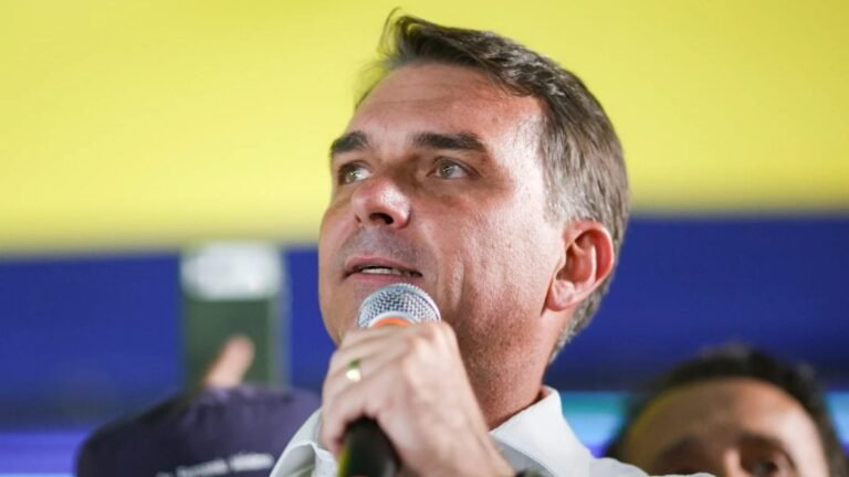Flávio pede que TSE investigue sindicatos e casse chapa