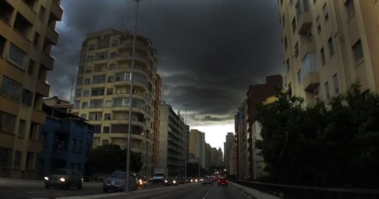 Ciclone extratropical deve manter chuva intensa em SP