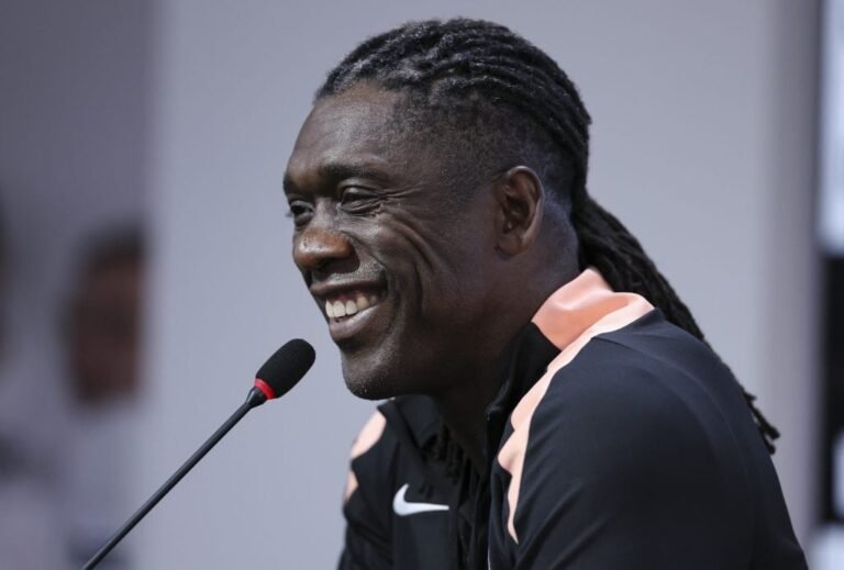 Seedorf promove mudanças no Corinthians e faz pedido