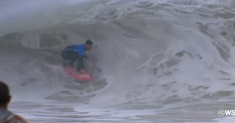 Gabriel Medina vence Filipe Toledo e avanças às quartas
