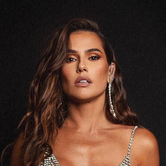 A atriz Deborah Secco se manifestou após ter