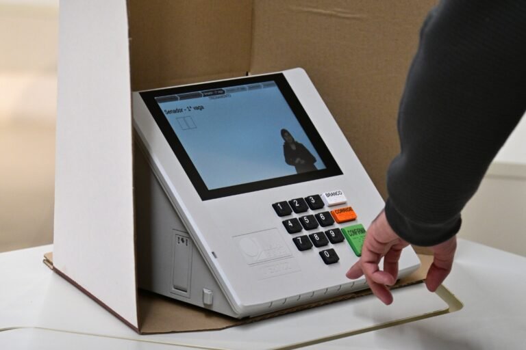 Jovens intensificam mobilização para conquistar votos para Lula